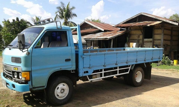 **240,000 บ.ต่อรอง /// 6ล้อ ISUZU-100แรง ** ขาย ISUZU-100 6ล้อบรรทุก สวยๆ ISUZU KT26 4BC2-100 แรง ฝาดำ หัวเก๋งยกได้ เครื่องเดิม เกียร์เดิม เครื่องดี แน่น แรงดี เกียร์ดี เกียร์สั้นสาย เข้าง่าย ไม่หลุดครับ ช่วงล่างเดิมๆ 5น็อต หน้า-หลัง คัสซีสวยๆเดิมๆ ไ