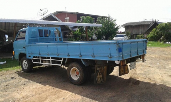 **240,000 บ.ต่อรอง /// 6ล้อ ISUZU-100แรง ** ขาย ISUZU-100 6ล้อบรรทุก สวยๆ ISUZU KT26 4BC2-100 แรง ฝาดำ หัวเก๋งยกได้ เครื่องเดิม เกียร์เดิม เครื่องดี แน่น แรงดี เกียร์ดี เกียร์สั้นสาย เข้าง่าย ไม่หลุดครับ ช่วงล่างเดิมๆ 5น็อต หน้า-หลัง คัสซีสวยๆเดิมๆ ไ