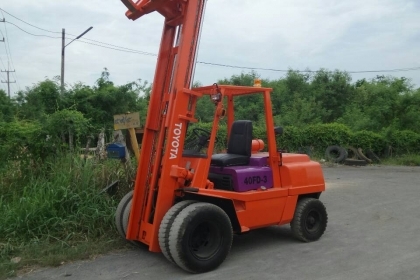 โฟลคลีฟ TOYOTA เครื่องดีเซล ยกใด้4ตัน