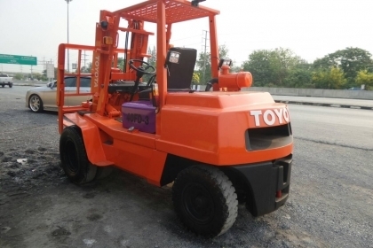 โฟลคลีฟ TOYOTA เครื่องดีเซล ยกใด้4ตัน