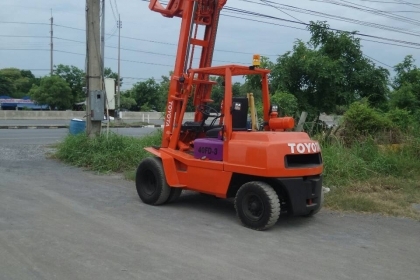 โฟลคลีฟ TOYOTA เครื่องดีเซล ยกใด้4ตัน