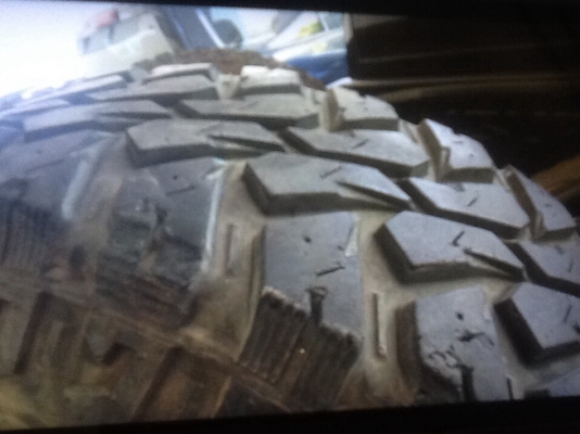 ขายยาง mud maxxis 265/75/16ปี 12