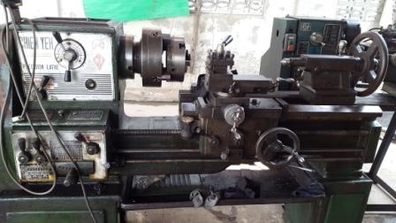 แท่นกลึง 5 ฟุต 3 เพลา เกียร์บล็อก อุปกรณ์ครบ เครื่องพร้อมใช้งาน 68,000