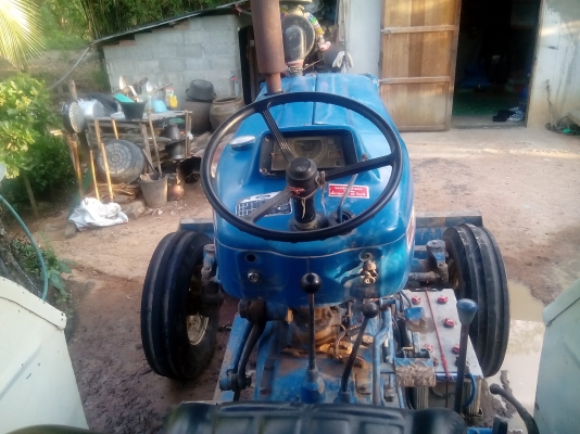 ขายรถไถใหญ่ฟอดร์ 500000เล่มทะเบียนพร้อมโอน