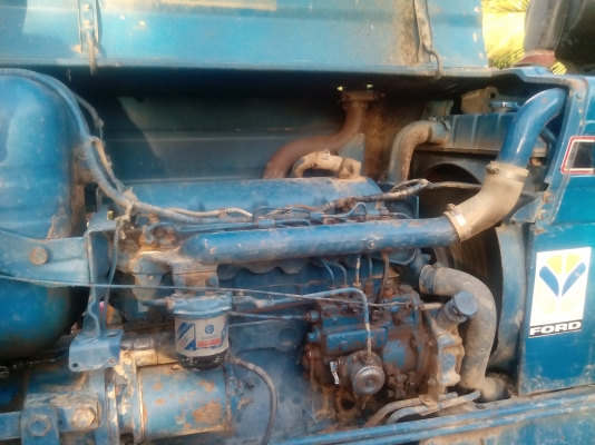 ขายรถไถใหญ่ฟอดร์ 500000เล่มทะเบียนพร้อมโอน