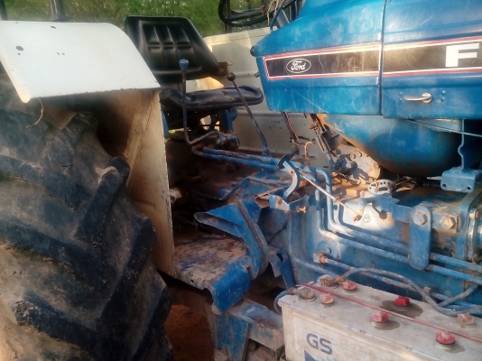 ขายรถไถใหญ่ฟอดร์ 500000เล่มทะเบียนพร้อมโอน