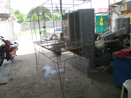 กรงนก  ใหญ่   สภาพดี   พร้อมขาตั้ง   สนใจเชิญครับ