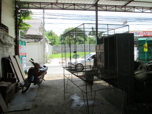 กรงนก  ใหญ่   สภาพดี   พร้อมขาตั้ง   สนใจเชิญครับ
