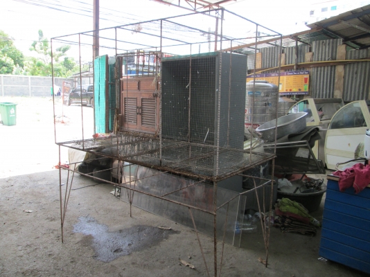 กรงนก  ใหญ่   สภาพดี   พร้อมขาตั้ง   สนใจเชิญครับ