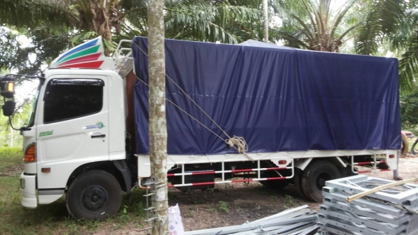 รถฮีโน่ 6 ล้อ หลังถนน  FC9J  175 แรงม้า. ปี 58  (  รถวิ่ง 1,5xx  กว่า กม.  )    สนใจติดต่อ  081 - 6079515