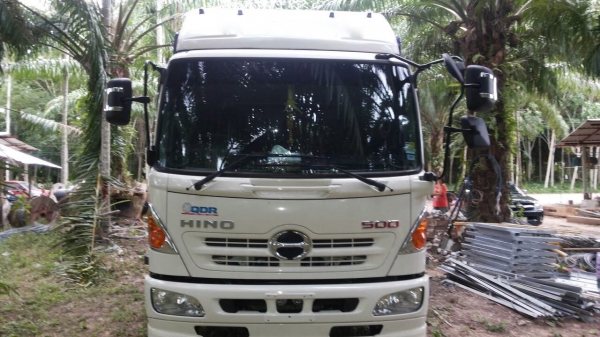 รถฮีโน่ 6 ล้อ หลังถนน  FC9J  175 แรงม้า. ปี 58  (  รถวิ่ง 1,5xx  กว่า กม.  )    สนใจติดต่อ  081 - 6079515