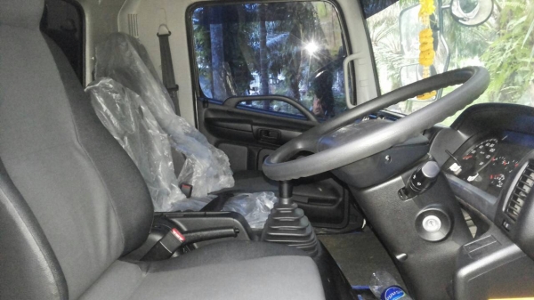 รถฮีโน่ 6 ล้อ หลังถนน  FC9J  175 แรงม้า. ปี 58  (  รถวิ่ง 1,5xx  กว่า กม.  )    สนใจติดต่อ  081 - 6079515