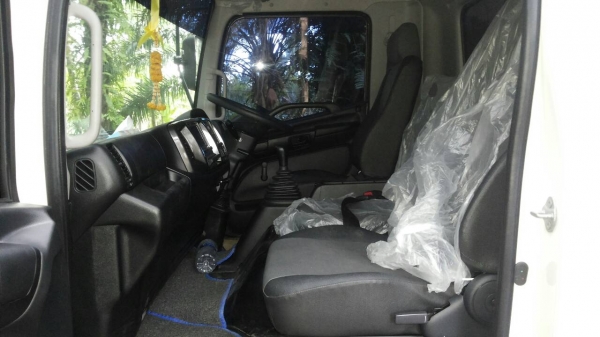 รถฮีโน่ 6 ล้อ หลังถนน  FC9J  175 แรงม้า. ปี 58  (  รถวิ่ง 1,5xx  กว่า กม.  )    สนใจติดต่อ  081 - 6079515