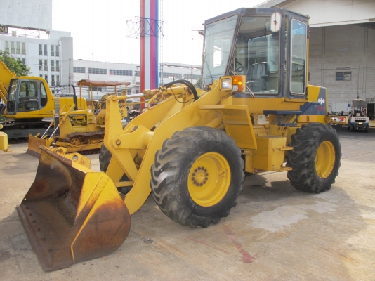 รถตักล้อยางเก่า KOMATSU WA100-1 จากญี่ปุ่นพร้อมใช้งาน ถุุูกๆ (ต่อรองได้) รถตักล้อยางเก่า KOMATSU WA100-1 จากญี่ปุ่นพร้อมใช้งาน ถุุูกๆ (ต่อรองได้)