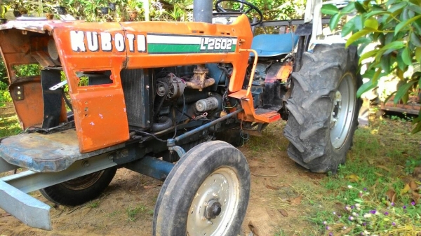 ขายรถไถ KUBOTA L2602 เพลาเดียว ราคา 45,000 เครื่องยนต์4สูบ 26 แรงม้า เครื่องดี เกียร์ดี ใช้งานได้ปกต ขายรถไถ KUBOTA L2602 เพลาเดียว ราคา 45,000 เครื่องยนต์4สูบ 26 แรงม้า เครื่องดี เกียร์ดี ใช้งานได้ปกต