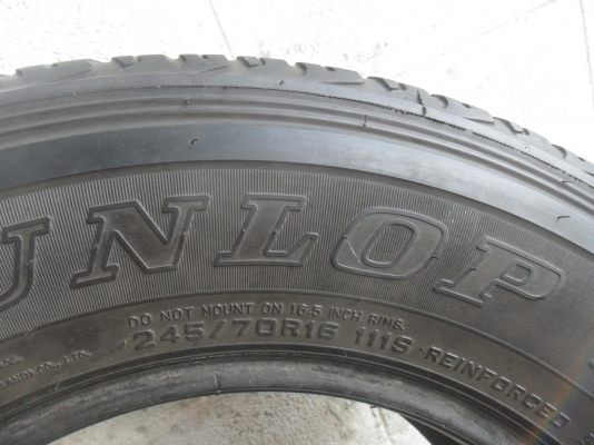 ยาง DUNLOP 245/70R16 ปี11 สวยๆ 4 เส้น ราคา 2600 บาท ยาง DUNLOP 245/70R16 ปี11 สวยๆ 4 เส้น ราคา 2600 บาท