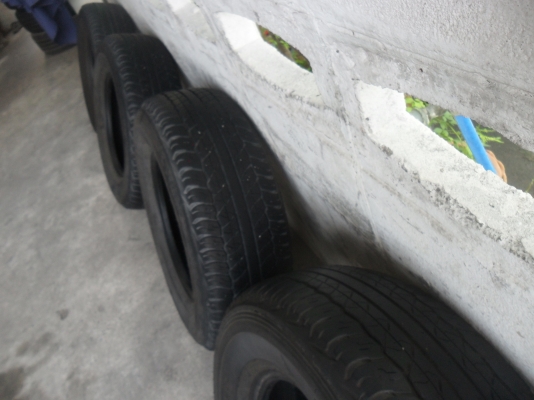 ยาง DUNLOP 245/70R16 ปี11 สวยๆ 4 เส้น ราคา 2600 บาท ยาง DUNLOP 245/70R16 ปี11 สวยๆ 4 เส้น ราคา 2600 บาท