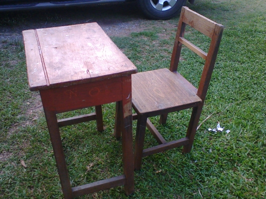 โต๊ะนักเรียนเก่าสภาพเดิมๆครับเป็นโต๊ะนักเรียนรุ่น 30 ปีที่แล้วครับเป็นไม้แดง ไม้สักครับ สภาพพร้อมใช้ครับ ราคานี้คุ้มครับ โต๊ะนักเรียนเก่าสภาพเดิมๆครับเป็นโต๊ะนักเรียนรุ่น 30 ปีที่แล้วครับเป็นไม้แดง ไม้สักครับ สภาพพร้อมใช้ครับ ราคานี้คุ้มครับ