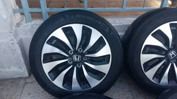 ขายล้อแม็ก accord g9 hybrid 17" ยางปี14 (17,900) สนใจติดต่อเล็กคลองสามครับ 081-3747940