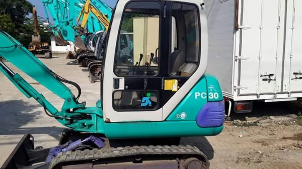 ขายเครื่องจักรกลหนัก KOMATSU PC 30-7E