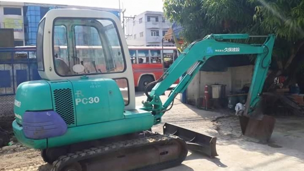 ขายเครื่องจักรกลหนัก KOMATSU PC 30-7E