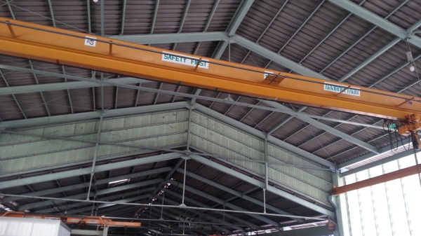 ขายเครน 2ตันจำนวน 4 ชุดกว้าง18 เมตรเดินยาว 40 เมตร 1 ชุด เดินยาว 60 เมตร 1ชุด