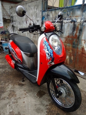 Honda Scoopy-i สีแดง-ดำ ลายแอคทีฟบอย สวยๆประหยัดน้ำมัน Honda Scoopy-i สีแดง-ดำ ลายแอคทีฟบอย สวยๆประหยัดน้ำมัน
