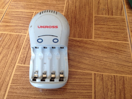 ขาย เครื่อง ชาร์จ แบต ขนาด AA  ชาร์จได้ครั้งล่ะ 4ก้อน