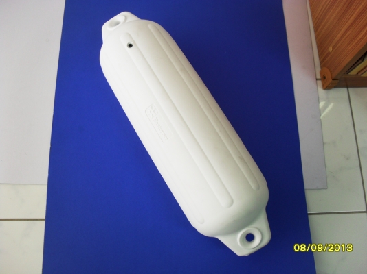 ขายอุปกรณ์เรือ  ทุ่นกันกระแทกข้างเรือ