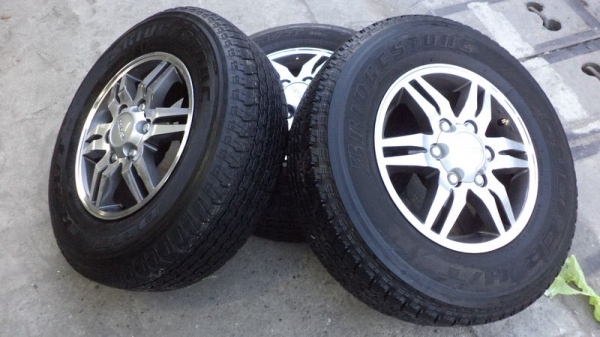 ขายแม็กISUZU ขอบ 16 นิ้ว พร้อมยาง บริดสโตน245/70/16 ปี10 1 ชุด สวยมาก