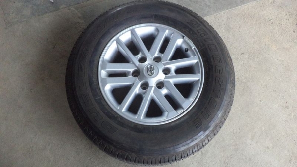 ขายแม็ก VIGO ขอบ 17 นิ้ว พร้อมยาง บริดสโตน265/65/17 ปี12 1 ชุด ใหม่ครับ