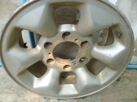 ขายล้อแม็กติดรถอีซูซุ โฟวิล ขอบ15 1 ล้อ  ราคา 1000  โทร 081 3298448