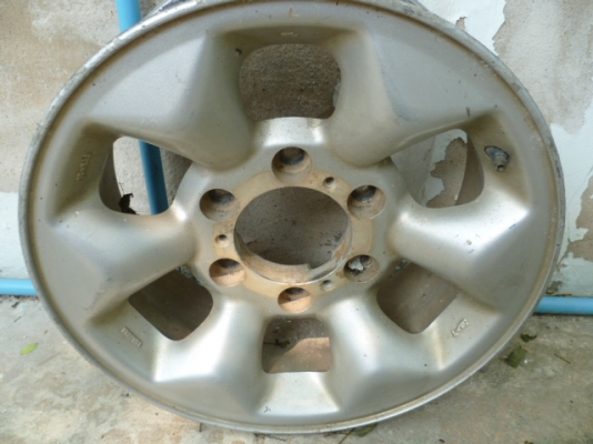 ขายล้อแม็กติดรถอีซูซุ โฟวิล ขอบ15 1 ล้อ  ราคา 1000  โทร 081 3298448