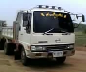 HINO FD 2J - 220 HP JO8C หกล้อดั๊มพ์ สมอเงิน กระบะดั๊มพ์เหล็ก 6 ตันของอู่สงวนศักดิ์ เครื่องใหญ่แห้งแรงดีไม่มีเยิ้ม หัวเก๋งสวยบางภายในคอนโซลสวยมาก แอร์เย็น พวงมาลัยเพาเวอร์ เบรคทริ๊ปฟี้ ช่วงล่างคัชซีสวยไม่มีบวม ยาง 8.25 ขอบ 16 สภาพดีพร้อมบรรทุกพร้อมใช้งาน