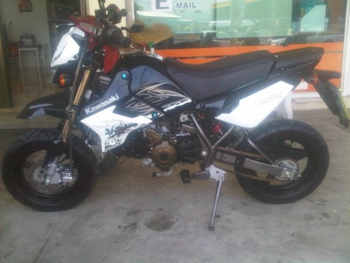 ขาย ksr สีขาวดำ ปี54 วิ่งได้ 13,000 กิโล เครื่องเดิม ชุดสีเดิมทั้งหมด ราคา 38,000 บาท (ด่วนมาก)