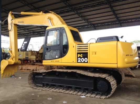 ขายรถแบคโฮ PC200-6 คันที่ 1 มีให้เลือก 2คัน รถพร้อมใช้ ไฟฟ้าครบ ช่วงล่างเต็มๆ  ราคาต่อรองได้
