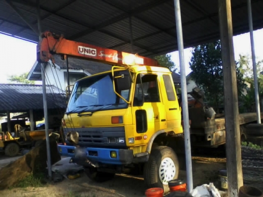 รถนิสสัน 10 ล้อ 230 แรงม้า  ติดเครน  4 ตัน  สนใจติดต่อ 081 - 6079515