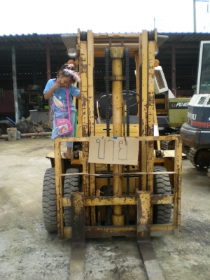 ขายโฟรคลิฟท์ KOMUTSU FG 20  ยกได้ 2 ตัน เครื่องเบนซิล