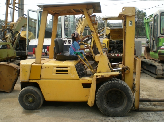 ขายโฟรคลิฟท์ KOMUTSU FG 20  ยกได้ 2 ตัน เครื่องเบนซิล