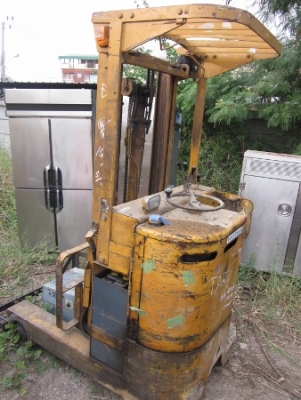 ขาย-รถยกแบตเตอรี่ไฟฟ้า TOYOTA: FBR9 ขนาด 900 kg พร้อมตู้ชาร์ตแบตเตอรี่ มือสองเก่าญี่ปุ่น