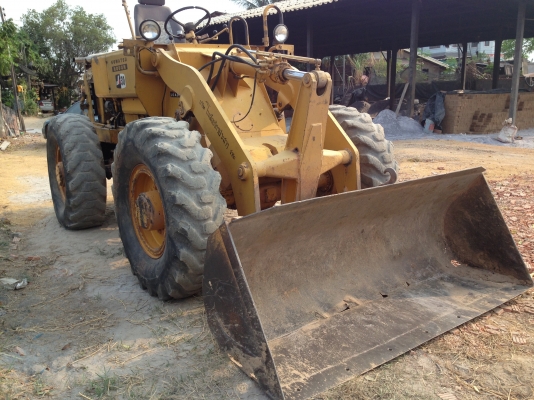 KOMATSU JH30 B รถตักล้อยาง สภาพดีสีสันสดมากครับพร้อมทำงานได้เลย เครื่องเดิมๆแน่นดีไม่มีเยิ้ม ระบบการขับขี่บังคับควบคุมง่าย ไฮดรอลิกส์ไม่มีที่แตกรั่ว ตักได้เกือบ 2 คิวเลยครับ ช่วงล่างยางสภาพดี เอกสารสัญญาซื้อขาย ราคาต่อรองได้นะครับ