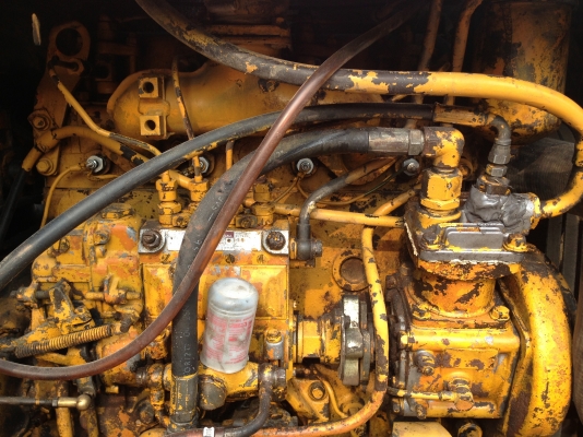 KOMATSU JH30 B รถตักล้อยาง สภาพดีสีสันสดมากครับพร้อมทำงานได้เลย เครื่องเดิมๆแน่นดีไม่มีเยิ้ม ระบบการขับขี่บังคับควบคุมง่าย ไฮดรอลิกส์ไม่มีที่แตกรั่ว ตักได้เกือบ 2 คิวเลยครับ ช่วงล่างยางสภาพดี เอกสารสัญญาซื้อขาย ราคาต่อรองได้นะครับ