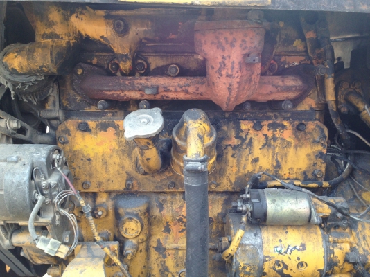 KOMATSU JH30 B รถตักล้อยาง สภาพดีสีสันสดมากครับพร้อมทำงานได้เลย เครื่องเดิมๆแน่นดีไม่มีเยิ้ม ระบบการขับขี่บังคับควบคุมง่าย ไฮดรอลิกส์ไม่มีที่แตกรั่ว ตักได้เกือบ 2 คิวเลยครับ ช่วงล่างยางสภาพดี เอกสารสัญญาซื้อขาย ราคาต่อรองได้นะครับ