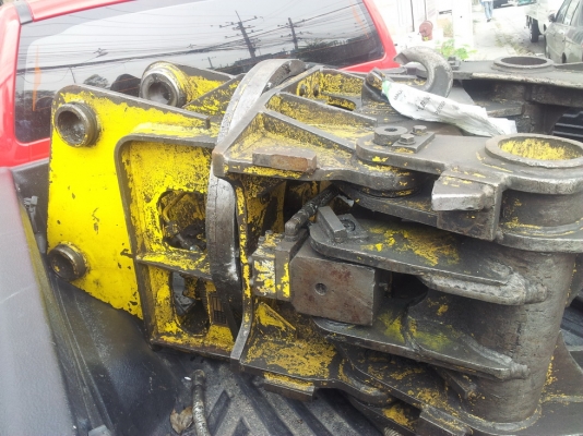 ปากคีบไม้คีบอ้อย สำหรับติดรถแบคโฮ120-200 เก่าญึ่ปุ่น หมุนได้รอบ ราคาน่าสนใจ