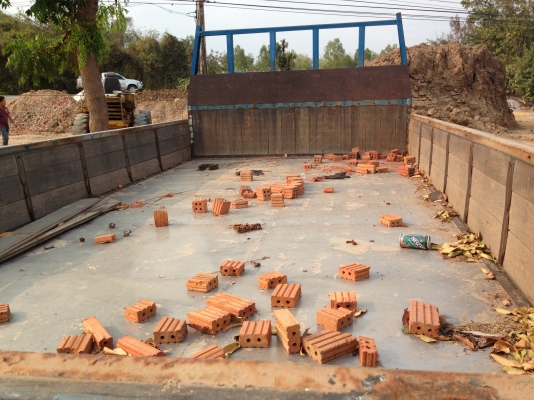 ขายด่วน กระบะเหล็กคาร์โก้ยาว 4.30 เมตรพื้นสแตนเลสอย่างสวย ถอดออกมาจากรถ ISUZU NPR 115 ฝาข้างไม่มีผุกร่อนสภาพดีครับพร้อมติดตั้งพร้อมใช้งาน ราคาต่อรองได้นะครับ