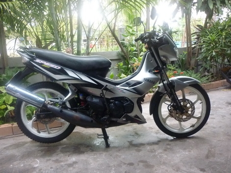 ขายยามาฮ่า สปีส ปี 44 สีขาว ดำ  ขาย  10500 บาท