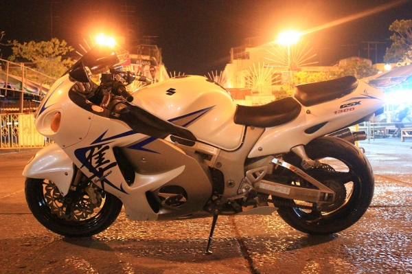 Sale !!!! Suzuki Gsx-R 1300 Hayabusa ปี 2003 อินวอย+สรรพสารมิตร ( รับเทริน CB400 ) Sale !!!! Suzuki Gsx-R 1300 Hayabusa ปี 2003 อินวอย+สรรพสารมิตร ( รับเทริน CB400 )