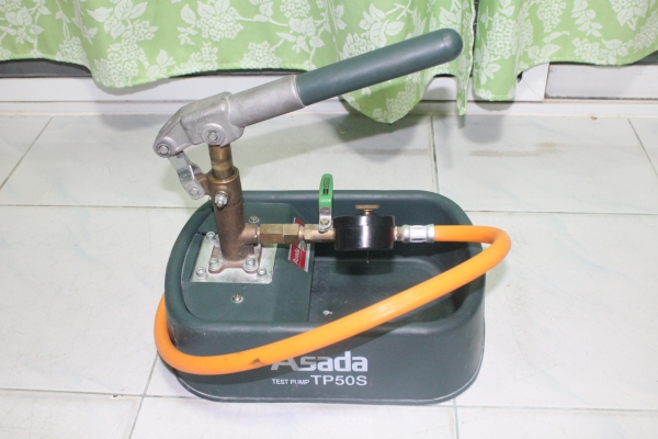 เครื่องทดสอบรอยรั่ว แบบใช้มือโยกASADA รุ่น TP50Sสภาพดีมากพร้อมใช้ครับ เครื่องทดสอบรอยรั่ว แบบใช้มือโยกASADA รุ่น TP50Sสภาพดีมากพร้อมใช้ครับ
