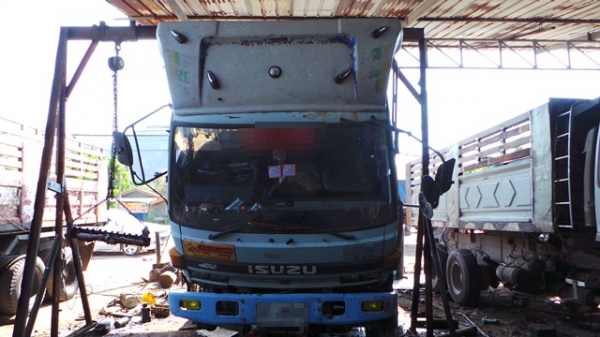 ISUZU  FXZ240  สิบล้อหัวลาก  ขายตามสภาพค่ะ