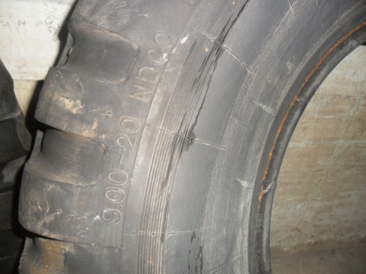 ยาง 9.00 - 20 สวยๆ ยาง 9.00 - 20 สวยๆ